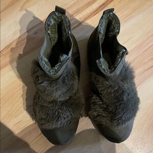 Women's Cozy Fur-Lined Winter Boots